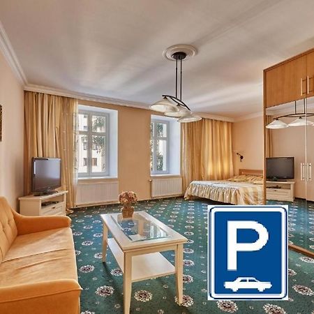 Evergreen Apartments Hotel การ์โลวีวารี ภายนอก รูปภาพ