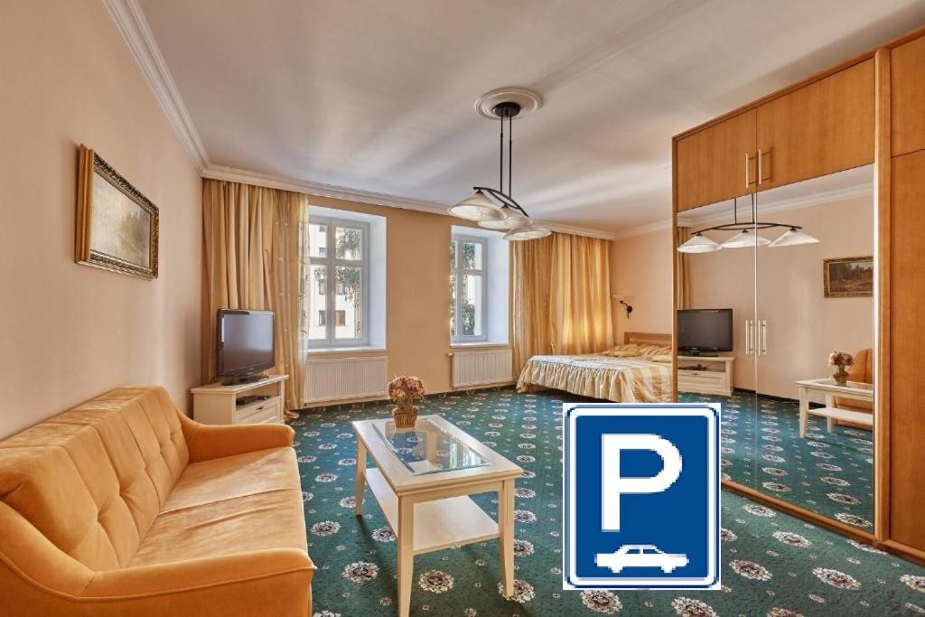 Evergreen Apartments Hotel การ์โลวีวารี ภายนอก รูปภาพ